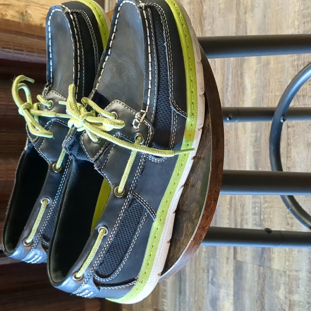 Shoes - Picture 3 of 4